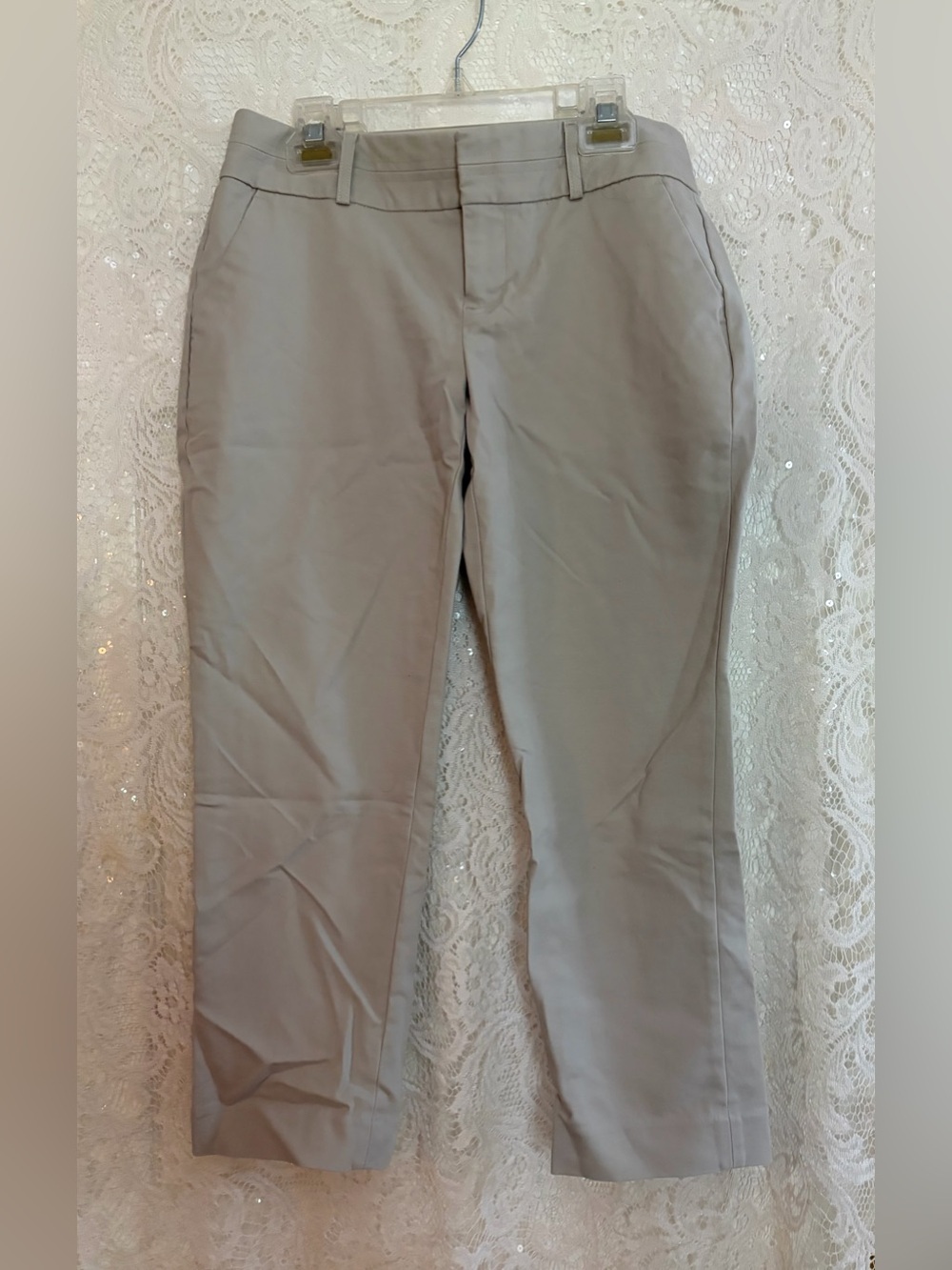 Loft Pre-loved Women’s Capris Light Beige Size 2P